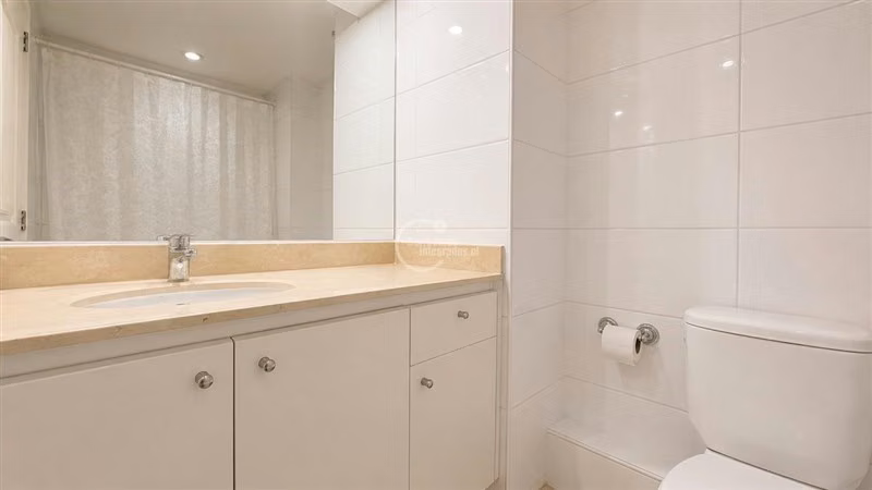 Departamento en venta de 3 dorm. + servicios en Vitacura