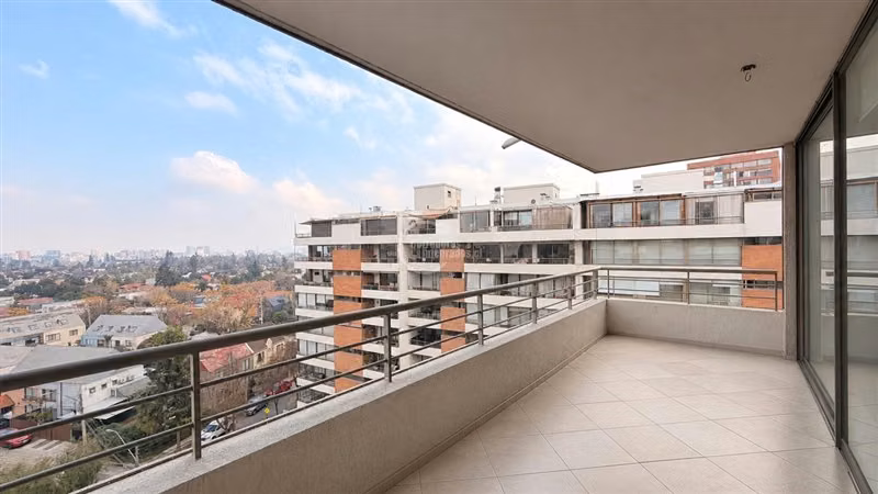 Departamento en venta de 3 dorm. + servicios en Vitacura