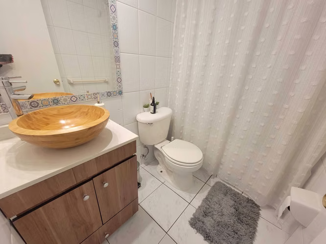 Amplia y remodelada 4D/3B con Jardín y Piscina (178964)