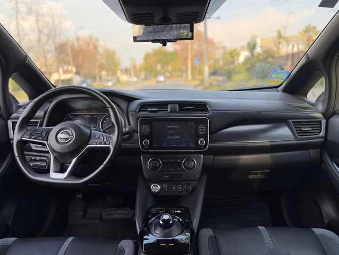 Nissan Leaf ZE1  2024