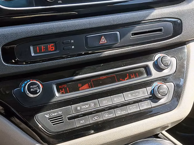 KIA GRAND CARNIVAL 2018