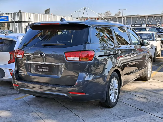 KIA GRAND CARNIVAL 2018
