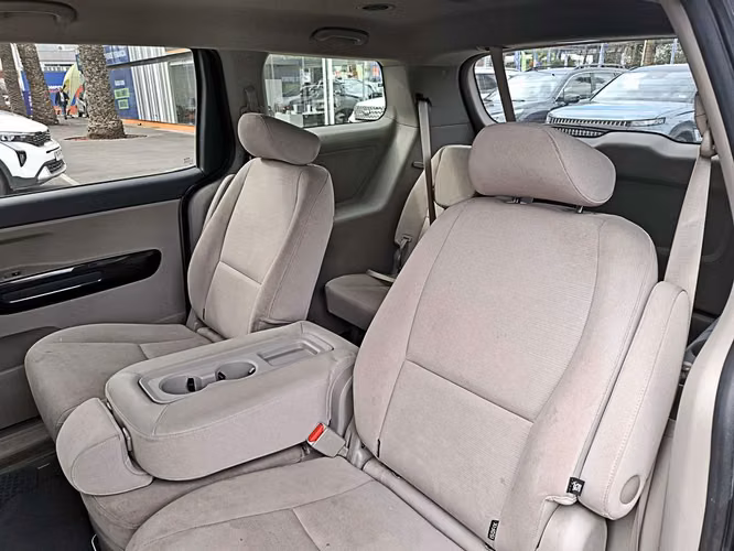 KIA GRAND CARNIVAL 2018