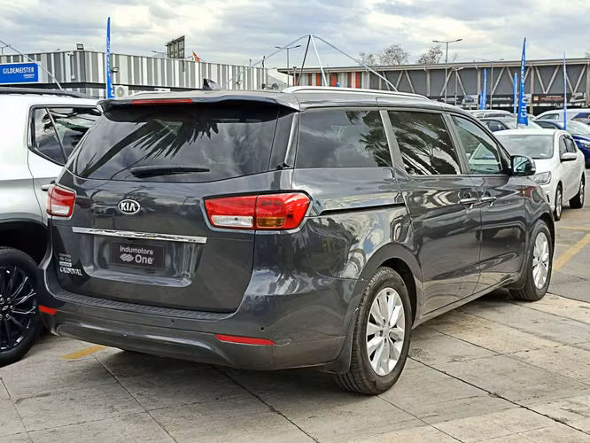 KIA GRAND CARNIVAL 2018