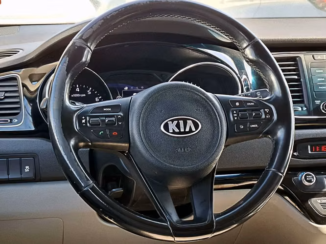 KIA GRAND CARNIVAL 2018