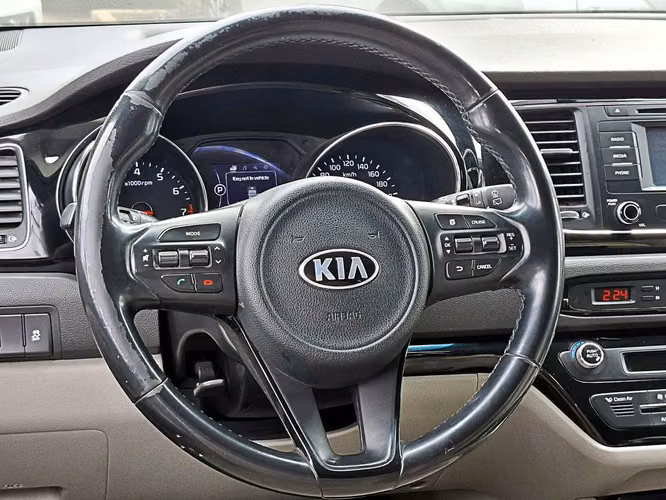 KIA GRAND CARNIVAL 2018