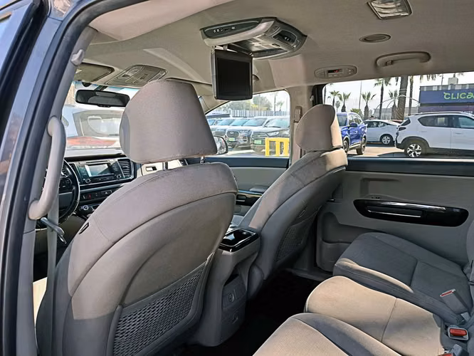 KIA GRAND CARNIVAL 2018