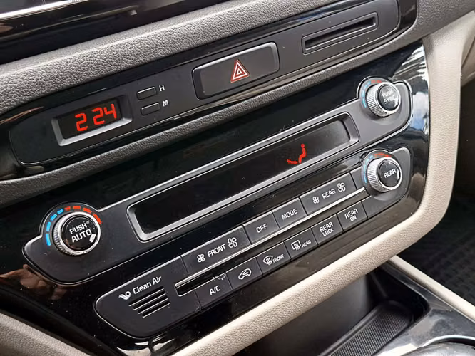KIA GRAND CARNIVAL 2018
