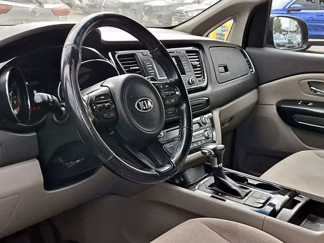 KIA GRAND CARNIVAL 2018