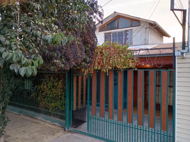 SE VENDE Casa Quinta Normal (5 dormitorios, 3 baños)