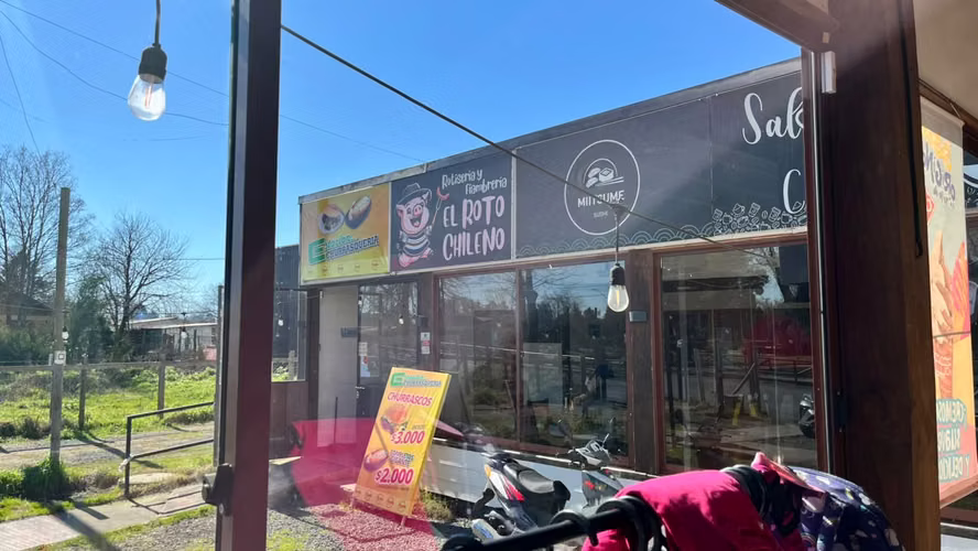 BOULEVARD EL PERAL CON 7 LOCALES COMERCIALES
