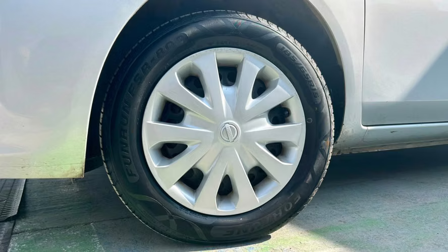 Nissan Versa Sense 4X2 1.6 AUT 4P (2013)