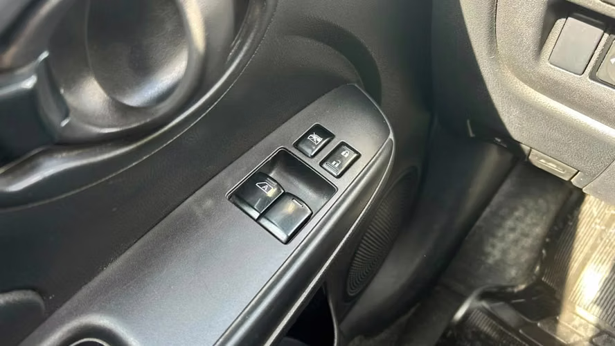 Nissan Versa Sense 4X2 1.6 AUT 4P (2013)