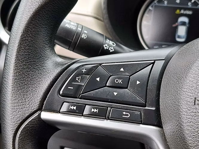 NISSAN VERSA 2022