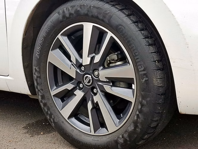 NISSAN VERSA 2022