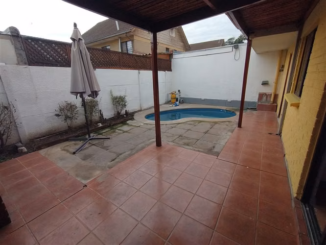 Amplia casa de 3 pisos en venta de 4D/3B/E + Piscina!!! - Imagen 9