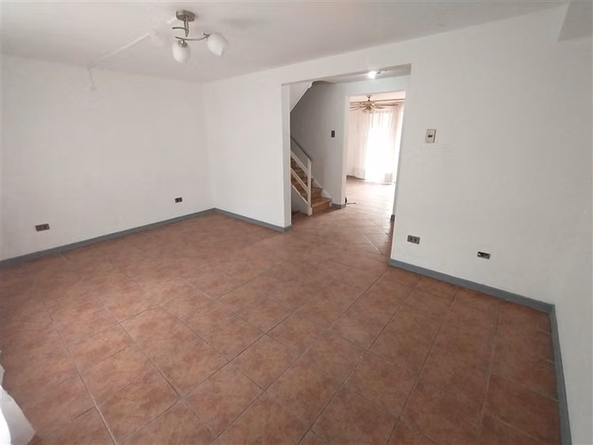 Amplia casa de 3 pisos en venta de 4D/3B/E + Piscina!!! - Imagen 24