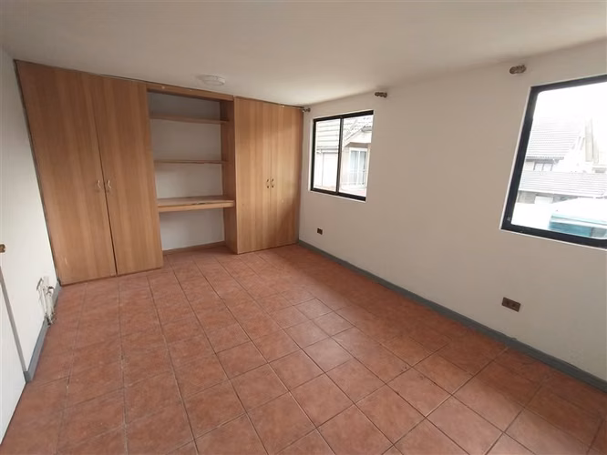 Amplia casa de 3 pisos en venta de 4D/3B/E + Piscina!!! - Imagen 16