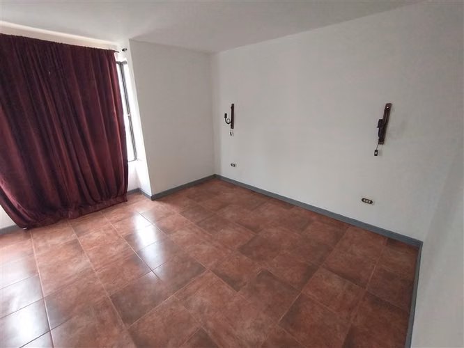 Amplia casa de 3 pisos en venta de 4D/3B/E + Piscina!!! - Imagen 20