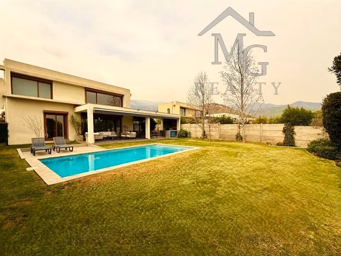 Casa en venta de 5 dorm. Piedra Roja en Colina
