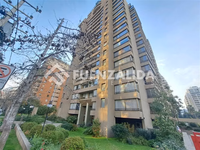 Impecable 4 dormitorios más servicios. en Las Condes