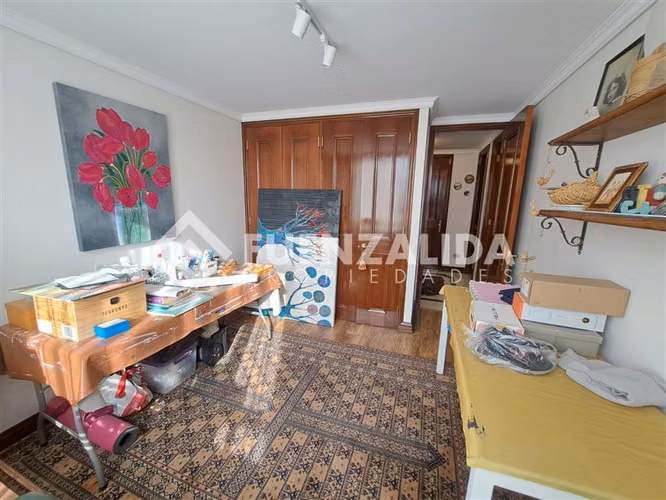 Impecable 4 dormitorios más servicios. en Las Condes