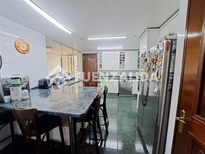 Impecable 4 dormitorios más servicios. en Las Condes