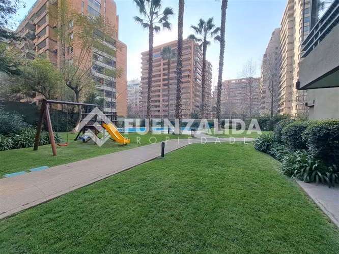 Impecable 4 dormitorios más servicios. en Las Condes