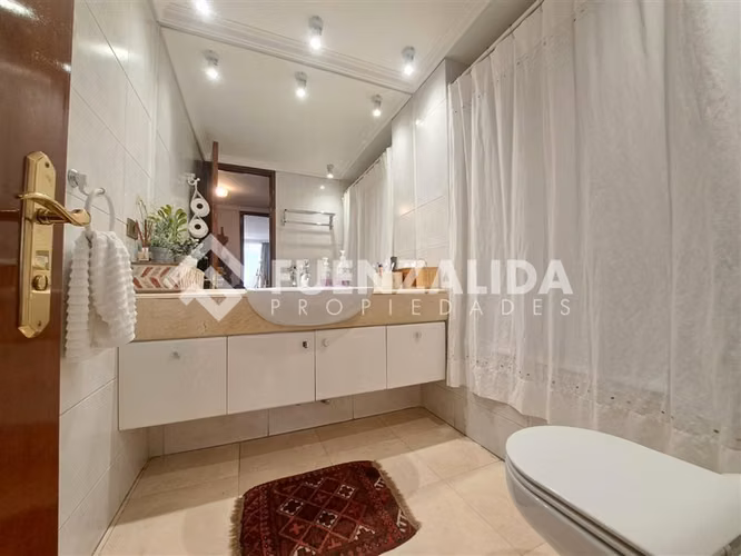 Impecable 4 dormitorios más servicios. en Las Condes