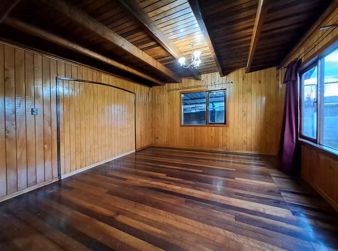 SE ARRIENDA AMPLIA CASA 6D/2B, IDEAL USO COMERCIAL, OSORNO.