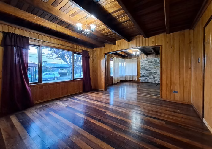 SE ARRIENDA AMPLIA CASA 6D/2B, IDEAL USO COMERCIAL, OSORNO.