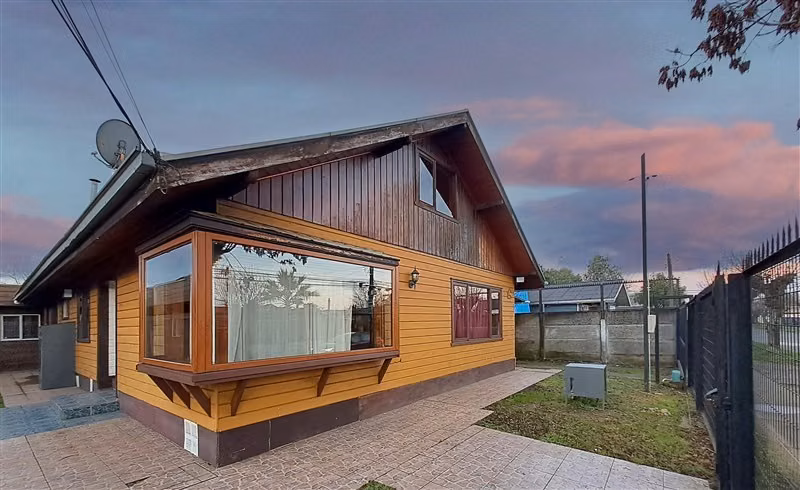 SE ARRIENDA AMPLIA CASA 6D/2B, IDEAL USO COMERCIAL, OSORNO.