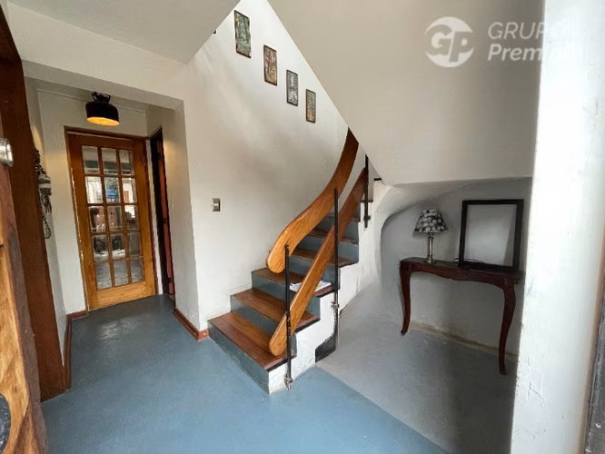 Casa en venta de 4D, 2B, 3E en Ñuñoa, pasaje seguro