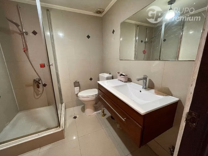 Casa en venta de 4D, 2B, 3E en Ñuñoa, pasaje seguro - Imagen 3