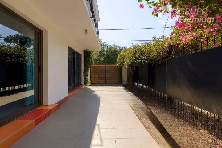 Casa en venta de 4D, 2B, 3E en Ñuñoa, pasaje seguro - Imagen 29