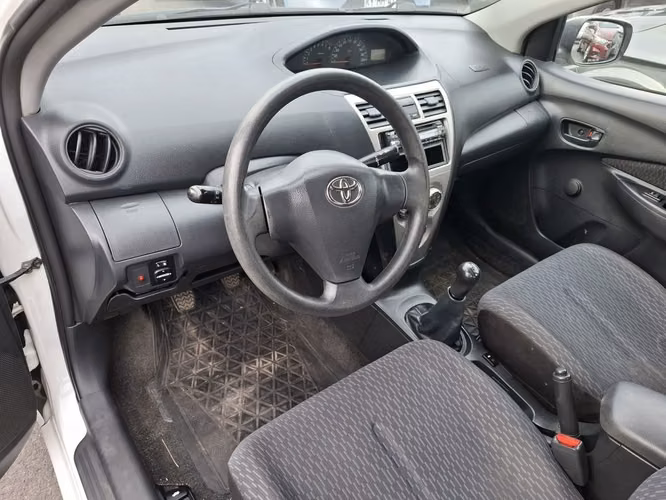 TOYOTA YARIS 2010