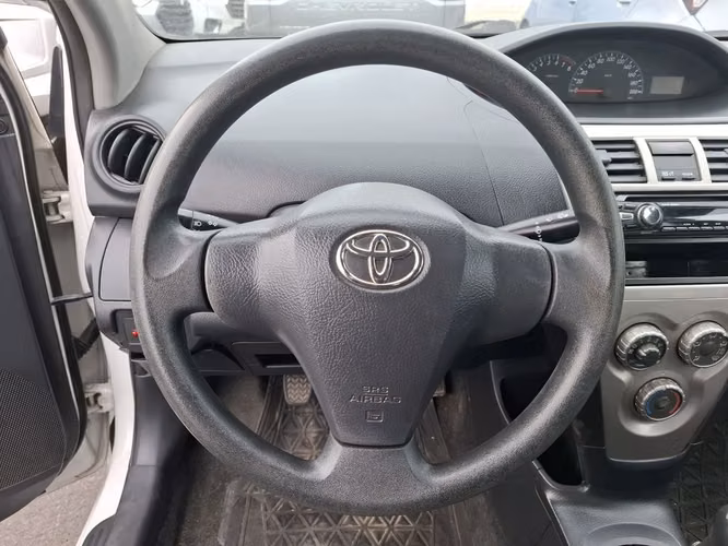 TOYOTA YARIS 2010