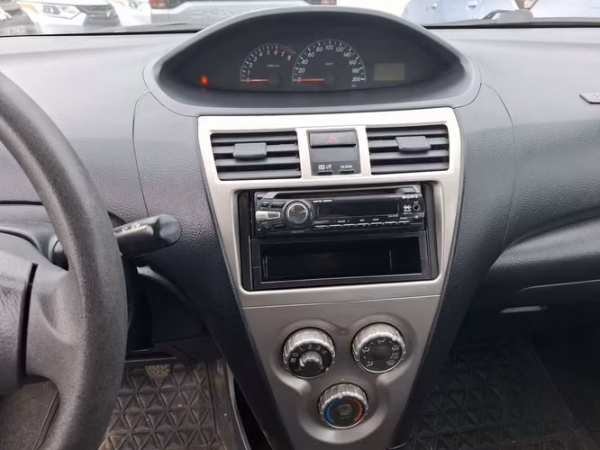 TOYOTA YARIS 2010