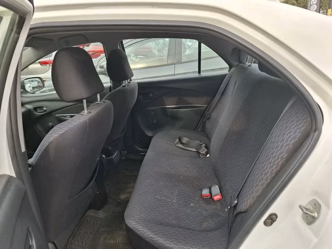 TOYOTA YARIS 2010