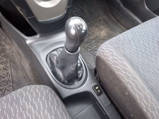 TOYOTA YARIS 2010