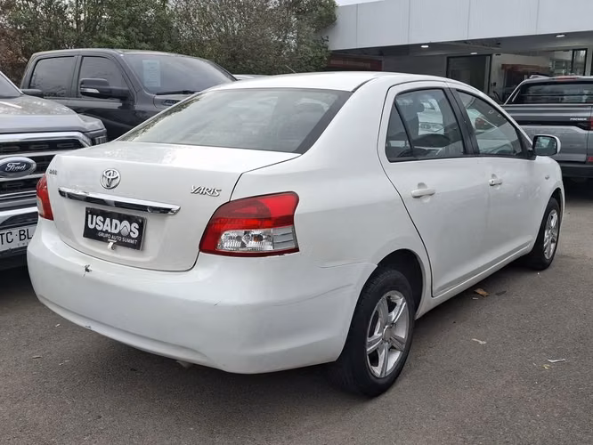 TOYOTA YARIS 2010