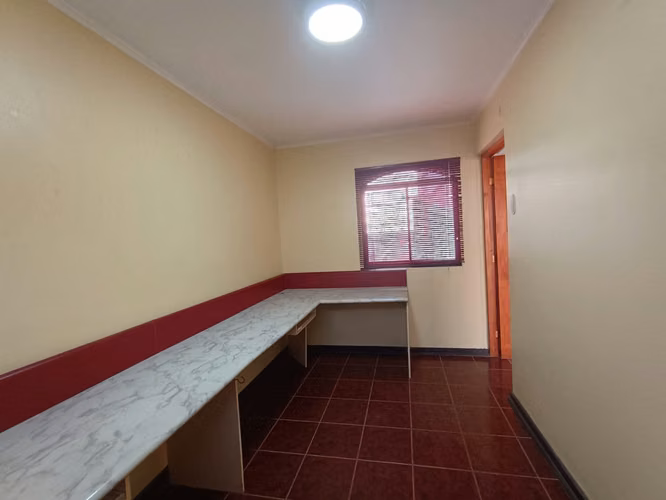 CASA EN AVDA. GABRIELA MISTRAL AL LLEGAR A CUATRO ESQUINAS, LA SERENA