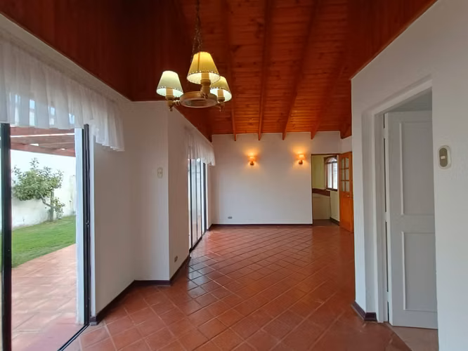 CASA EN AVDA. GABRIELA MISTRAL AL LLEGAR A CUATRO ESQUINAS, LA SERENA