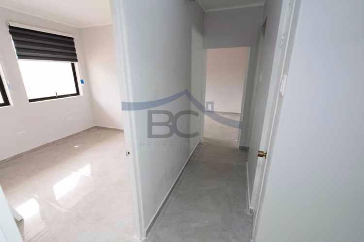 Se arrienda oficina con 3 privados 2 baños. (179032)