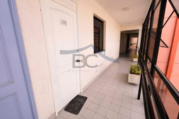 Se arrienda oficina con 3 privados 2 baños. (179032)