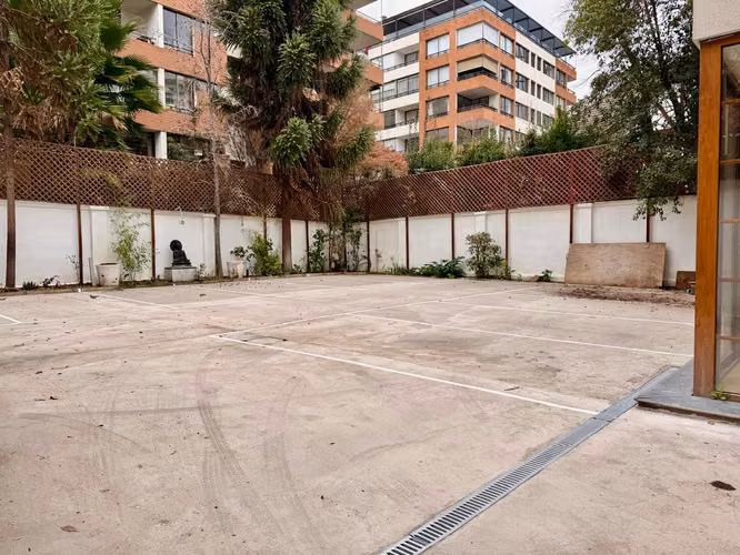 Amplia casa Comercial/ habitacional en Arriendo, Excelentes espacios, Nueva Costanera - Vitacura - Imagen 7