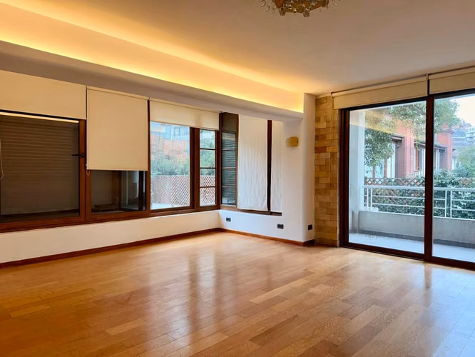 Gran casa Comercial/ habitacional en Arriendo, Nueva Costanera - Vitacura Excelentes espacios