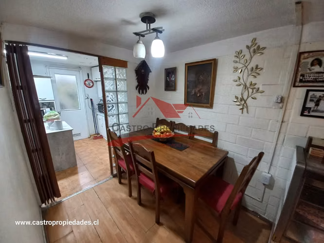 Casa Solida de Dos Pisos, 4 Dormitorios, 1 Baño, Quilicura.