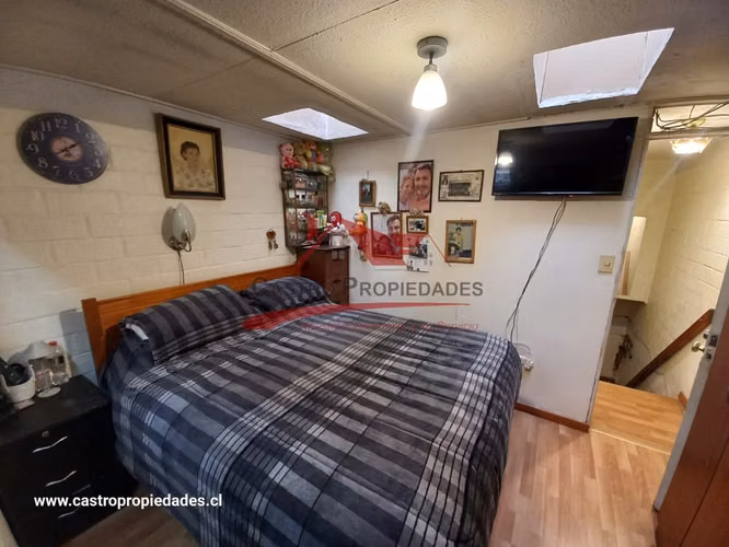Casa Solida de Dos Pisos, 4 Dormitorios, 1 Baño, Quilicura.