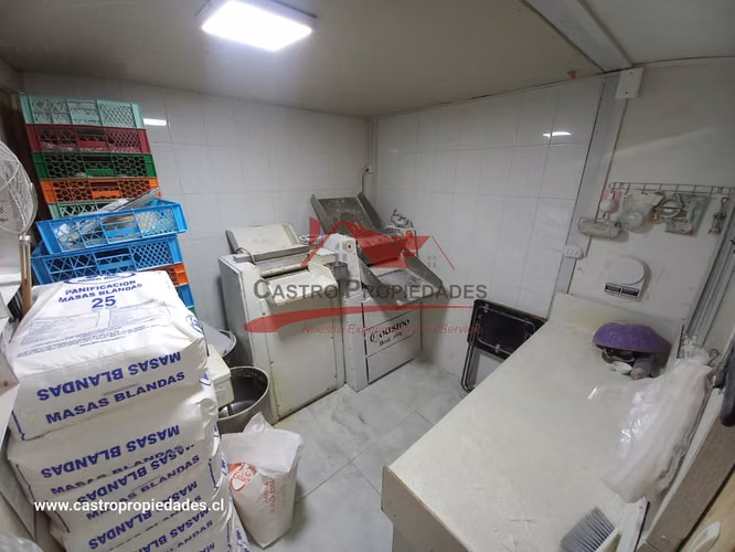 Casa Solida de Dos Pisos, 4 Dormitorios, 1 Baño, Quilicura.